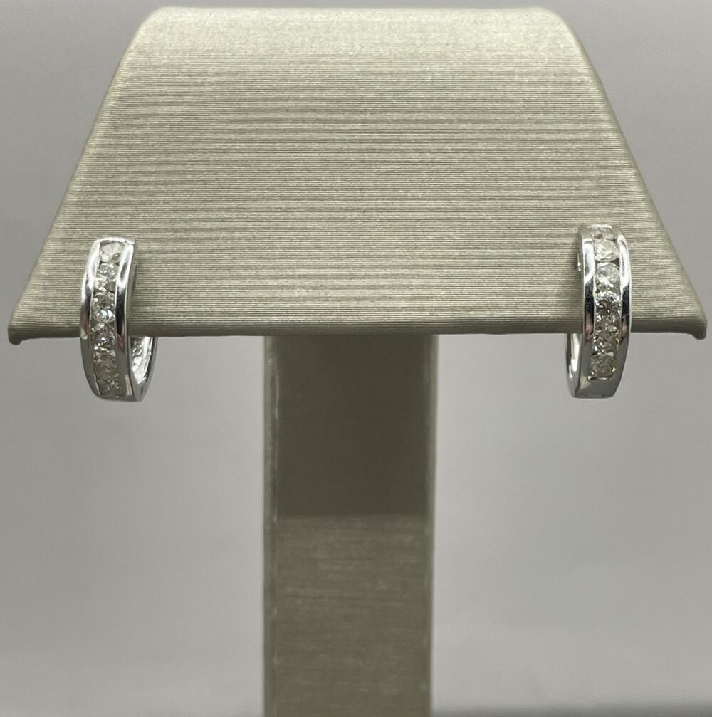 18K White Gold Diamond Hoop Earrings (22099)